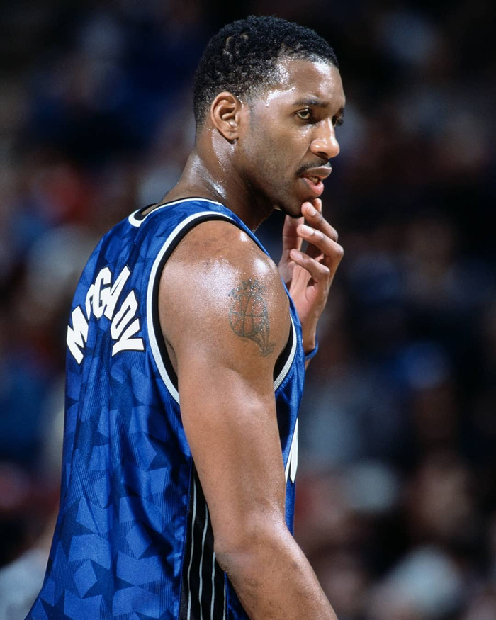 一名中场只 一名中场只