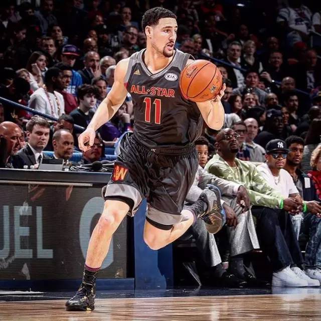 鼓掌时退后 鼓掌时退后